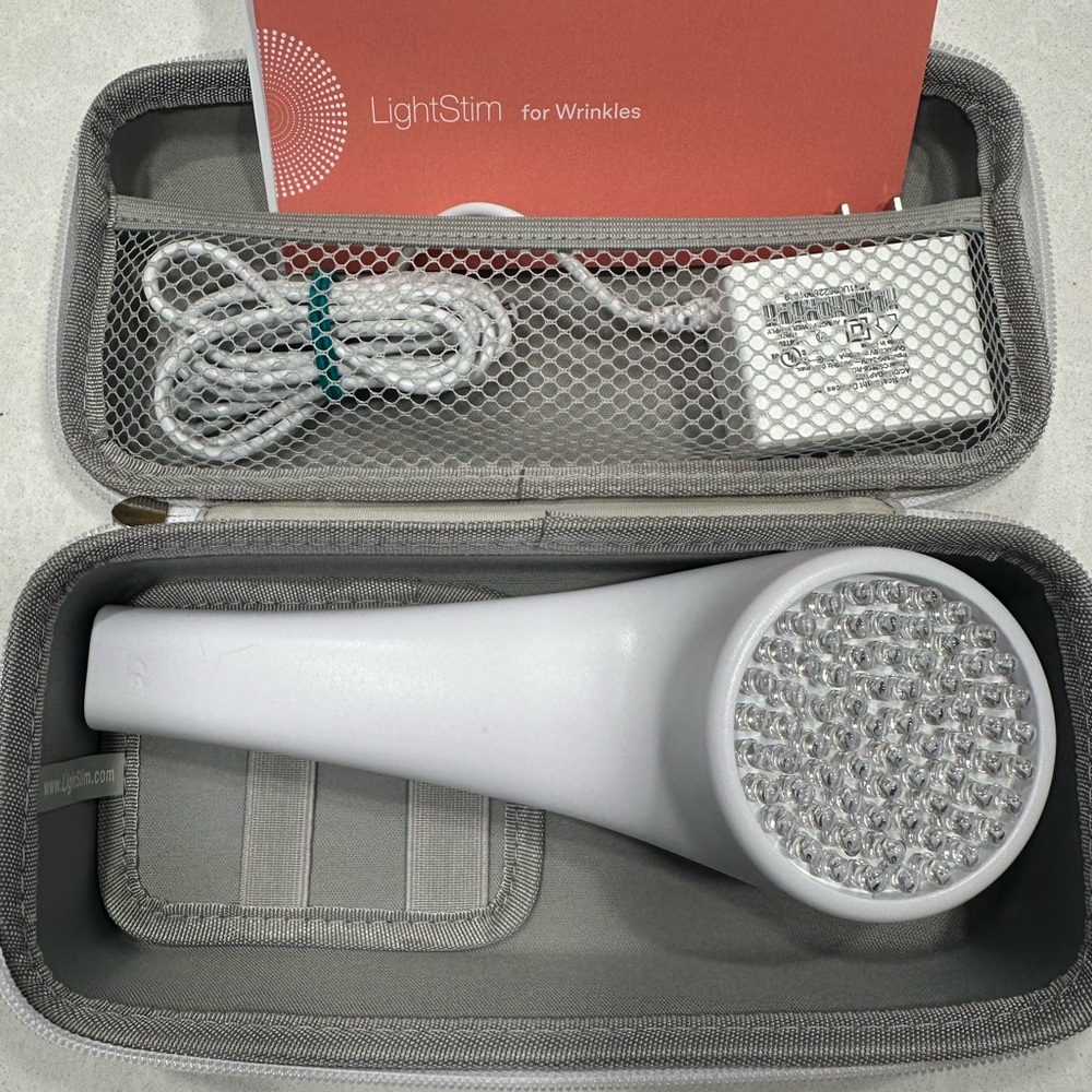 LightStim Hydration Set with Serum and Mask - Picture 3 of 7